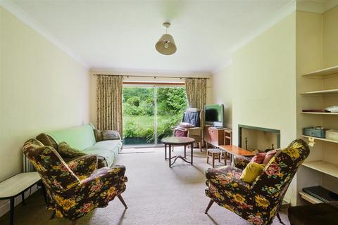 242 Chipstead Way, Woodmansterne, Banstead, SM7 3LQ