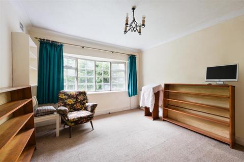 242 Chipstead Way, Woodmansterne, Banstead, SM7 3LQ