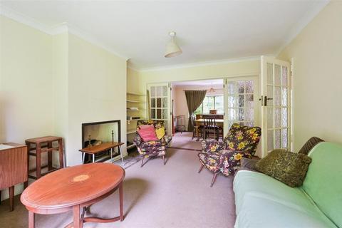 242 Chipstead Way, Woodmansterne, Banstead, SM7 3LQ