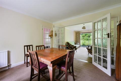 242 Chipstead Way, Woodmansterne, Banstead, SM7 3LQ