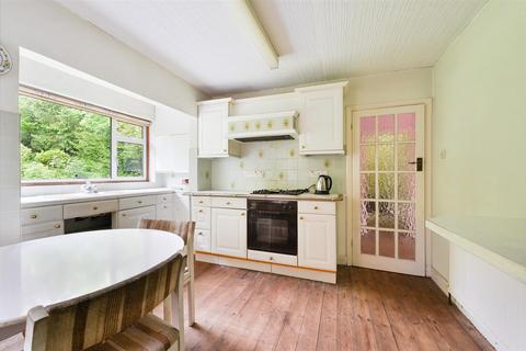 242 Chipstead Way, Woodmansterne, Banstead, SM7 3LQ