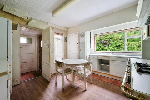 242 Chipstead Way, Woodmansterne, Banstead, SM7 3LQ