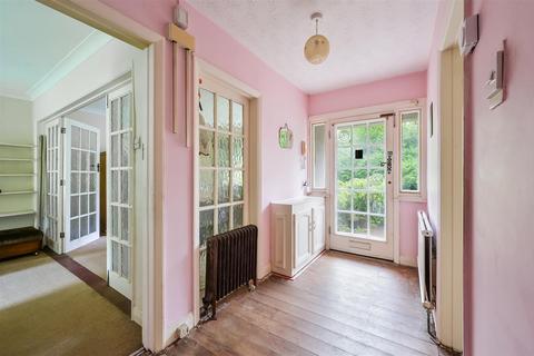 242 Chipstead Way, Woodmansterne, Banstead, SM7 3LQ
