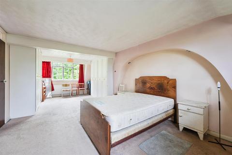 242 Chipstead Way, Woodmansterne, Banstead, SM7 3LQ