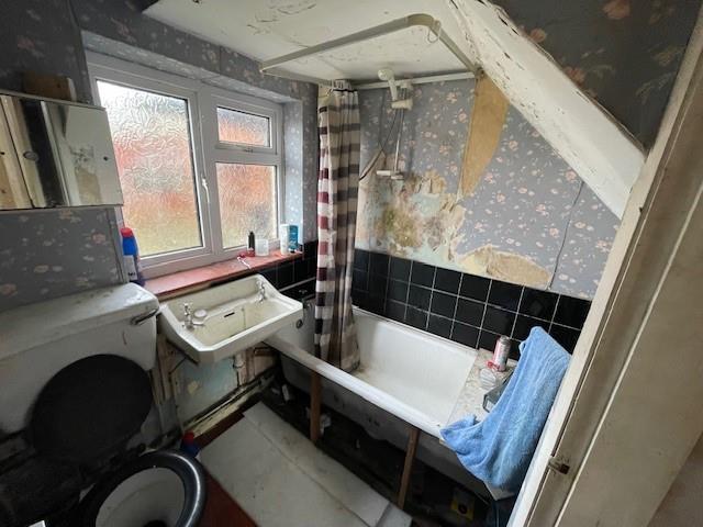Lot 5 - Bathroom.jpg