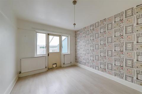 3 bedroom end of terrace house for sale, Turner Road, Worthing