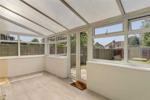 25 Turner Road, Worthing, BN14 8PY