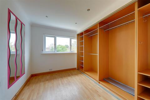 25 Turner Road, Worthing, BN14 8PY