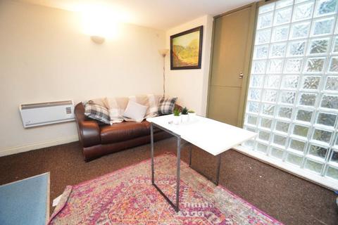 2 bedroom flat to rent, Kingsgate House - DH1