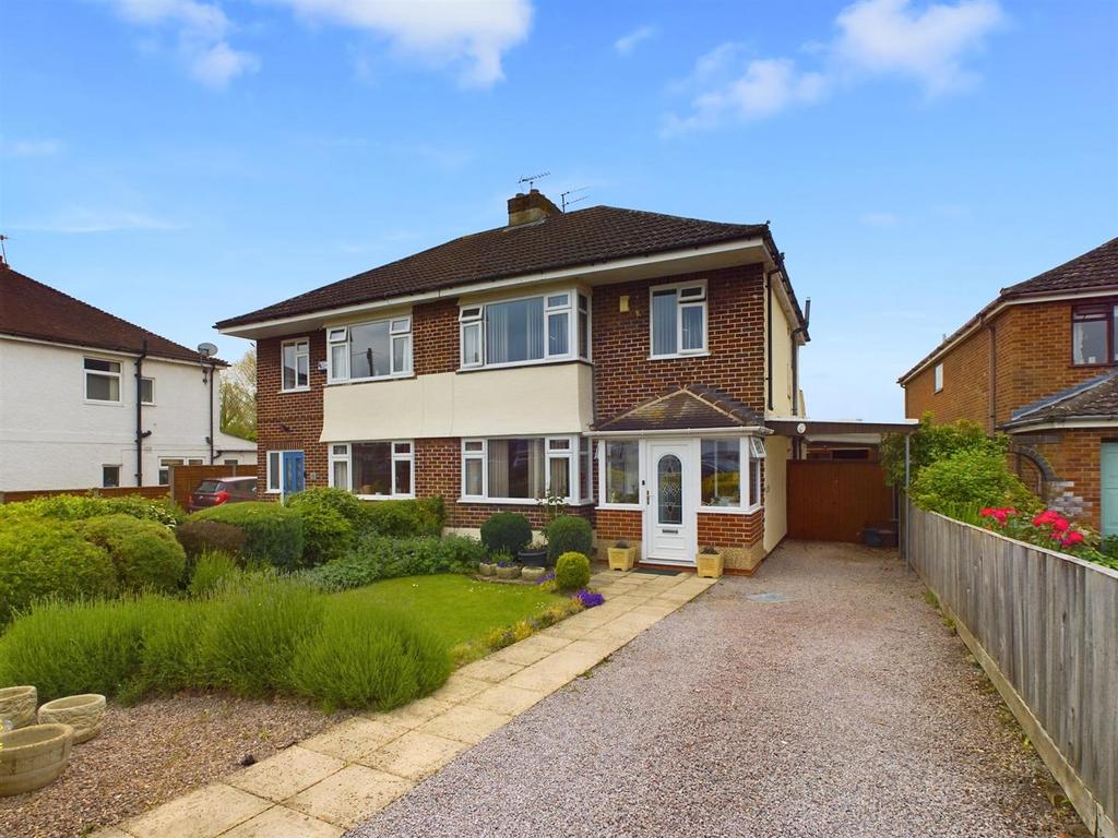 Barnwood Avenue, Barnwood, Gloucester 3 bed semidetached house for