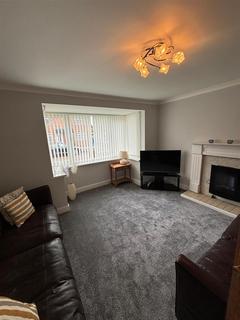 2 bedroom semi-detached house to rent, Ashendon Drive, Hull