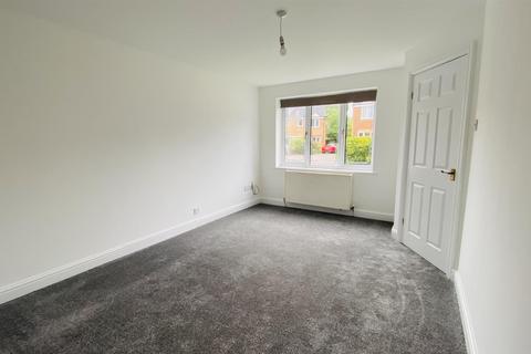 3 bedroom semi-detached house to rent, Earlswood Drive, Mansfield