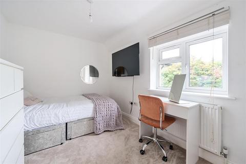 3 bedroom end of terrace house for sale, Clare Crescent, Leatherhead KT22