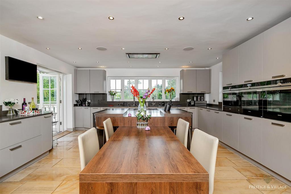Kitchen / Breakfast Room