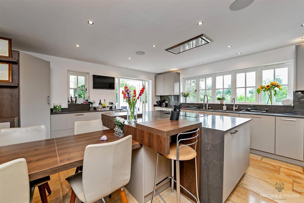 Kitchen / Breakfast Room