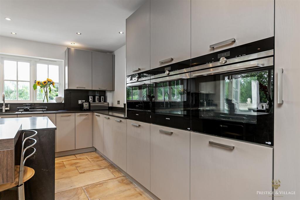 Kitchen / Breakfast Room