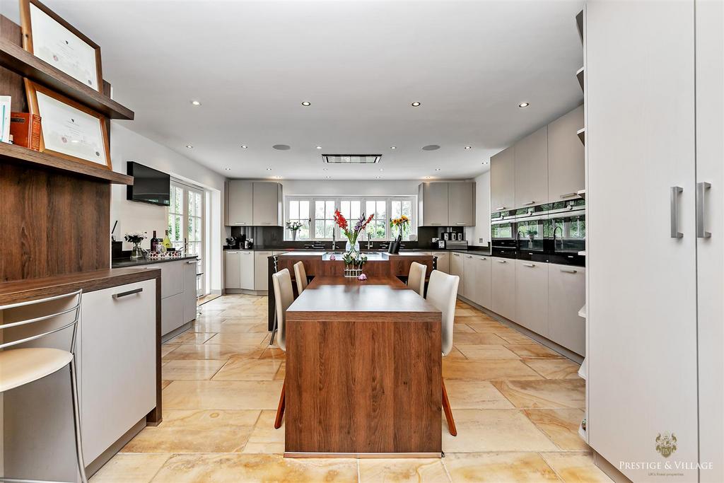 Kitchen / Breakfast Room