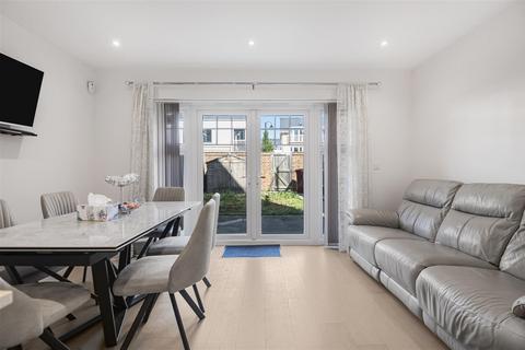 4 bedroom end of terrace house for sale, Longwater Avenue, Reading