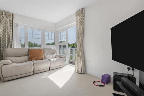 4 bedroom end of terrace house for sale, Longwater Avenue, Reading