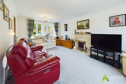 4 bedroom detached house for sale, Russell Close, Uttoxeter ST14
