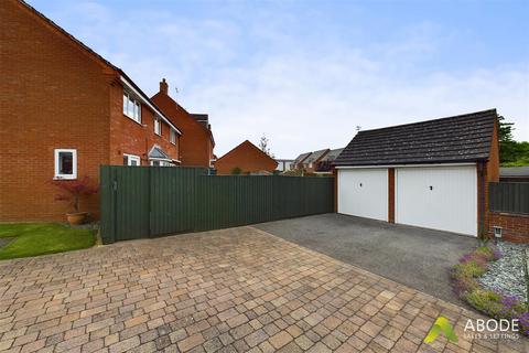 4 bedroom detached house for sale, Russell Close, Uttoxeter ST14