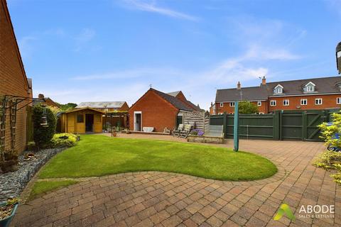 4 bedroom detached house for sale, Russell Close, Uttoxeter ST14