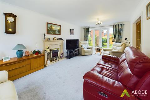 4 bedroom detached house for sale, Russell Close, Uttoxeter ST14