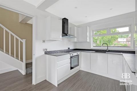 3 bedroom flat for sale, Maybank Road, South Woodford
