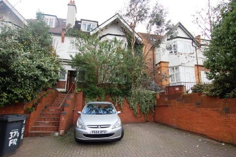 Studio to rent, Finchley Road, Hampstead