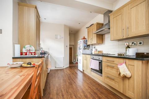 2 bedroom flat to rent, Bavington Drive, Newcastle Upon Tyne NE5