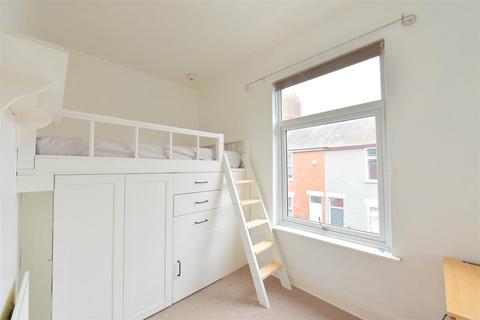2 bedroom terraced house to rent, Curzon Terrace, York