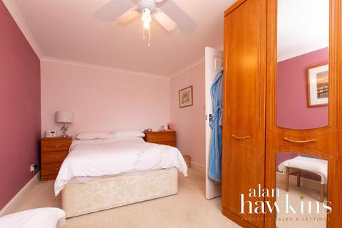 46 Middle Ground, Royal Wootton Bassett, Swindon, SN4 8LJ