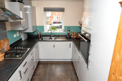 3 bedroom end of terrace house for sale, Cooper Drive, Wick, Littlehampton