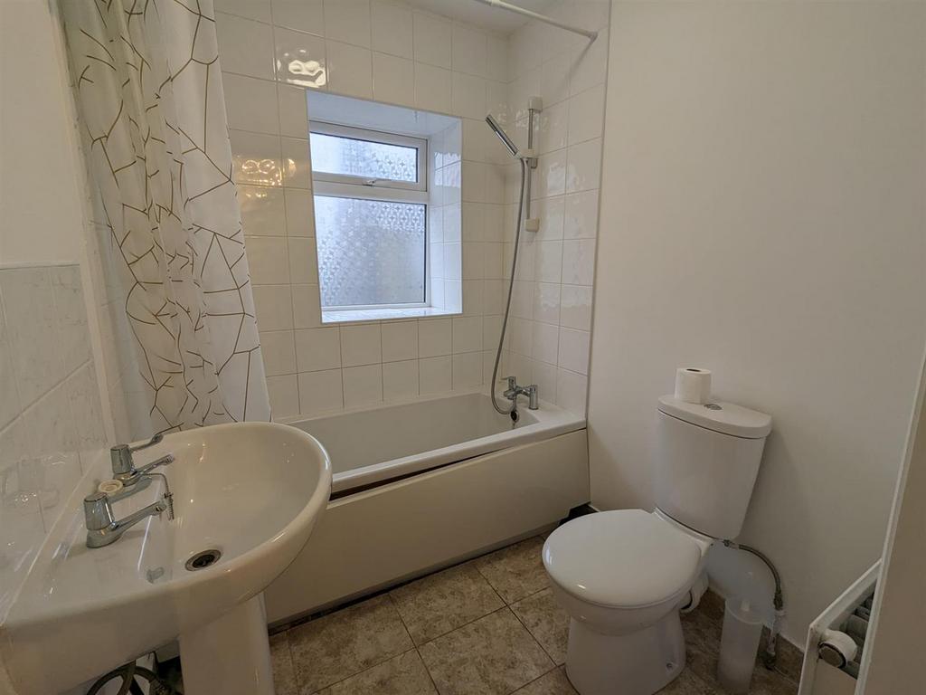 4 Bath.jpg