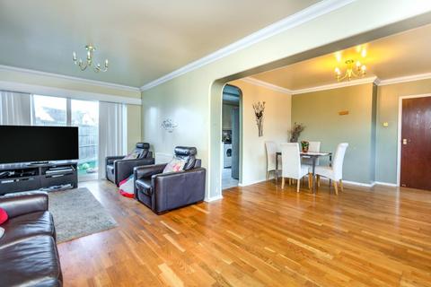 4 bedroom detached house to rent, High Street, Staines-Upon-Thames TW19