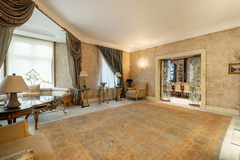 4 bedroom apartment to rent, Hyde Park Gate, South Kensington, SW7