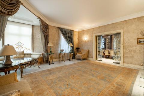 4 bedroom flat to rent, Hyde Park Gate, Kensington and Chelsea, London, SW7