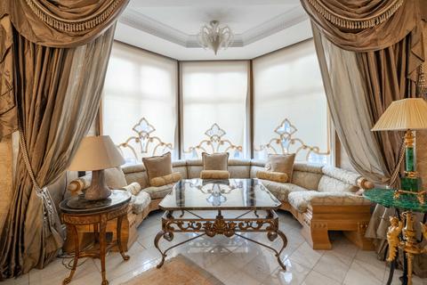 4 bedroom flat to rent, Hyde Park Gate, Kensington and Chelsea, London, SW7