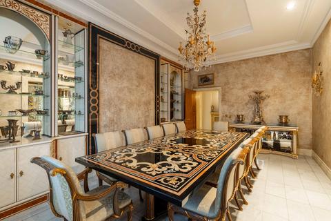 4 bedroom flat to rent, Hyde Park Gate, Kensington and Chelsea, London, SW7