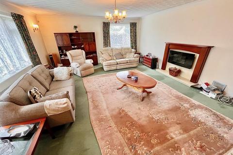 4 bedroom detached bungalow for sale, Vine Close, Hemsby