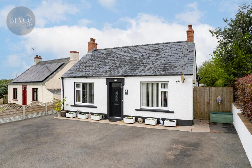 Rosemarket, Milford Haven SA73 4 bed detached bungalow for sale £310,000