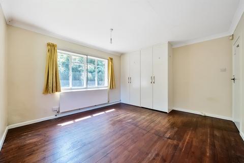 1 Byne Close, Storrington, Pulborough, RH20 4BS