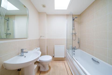 25 Collier Crescent, Witney, OX28 6GN