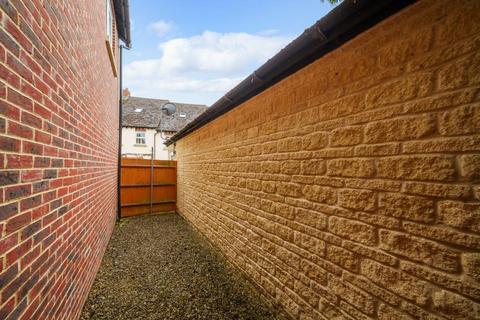 25 Collier Crescent, Witney, OX28 6GN