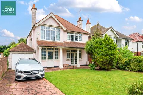 4 bedroom detached house to rent, Grand Avenue, West Worthing, BN11