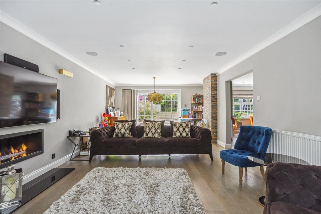 Sitting/Dining Room