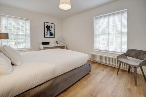 2 bedroom flat to rent, Phoenix Rd NW1