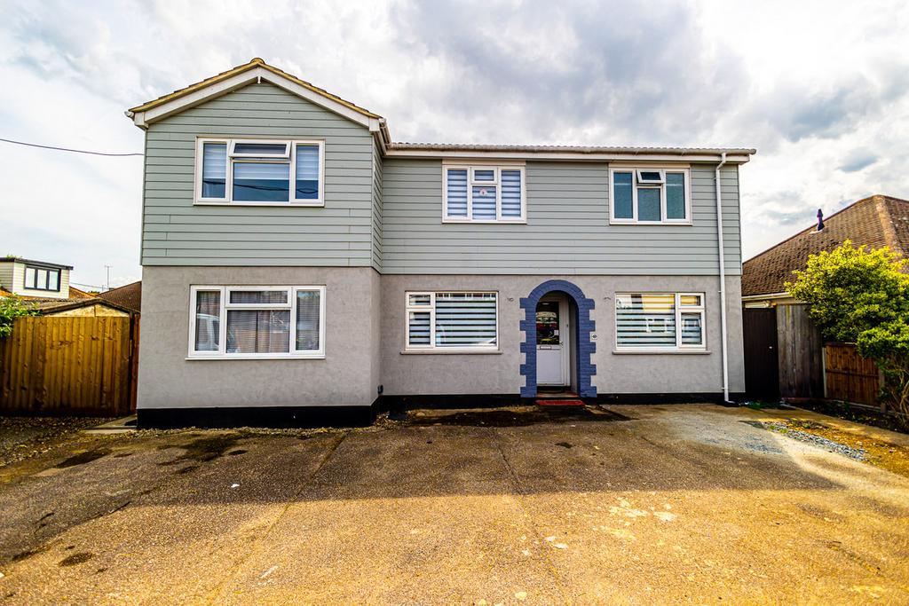 King Henrys Drive, Rochford, SS4 5 bed detached house for sale £590,000