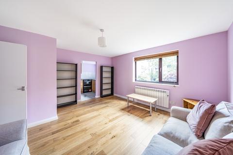 2 bedroom apartment to rent, Granville Square London SE15