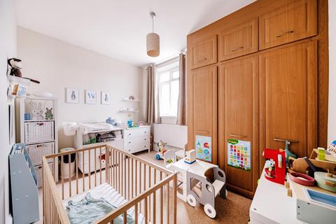 17d Belsize Crescent, London, NW3 5QY